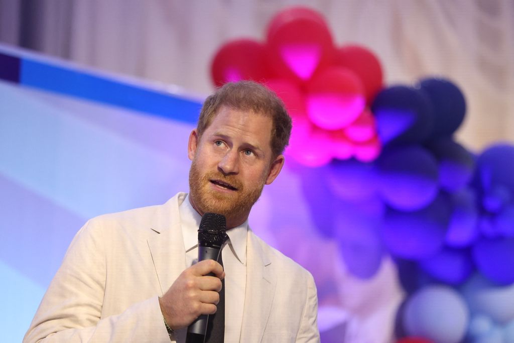 Pangeran Harry berbicara di Markas Besar Pertahanan Nigeria di Abuja, Nigeria, 11 Mei 2024. 