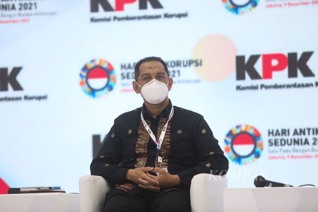 Wakil Ketua Nurul Ghufron saat memberikan keterangan kepada wartawan terkait peringatan Hari Antikorupsi Sedunia 2021 di Gedung KPK, Jakarta, Kamis (09/12/2021). 
