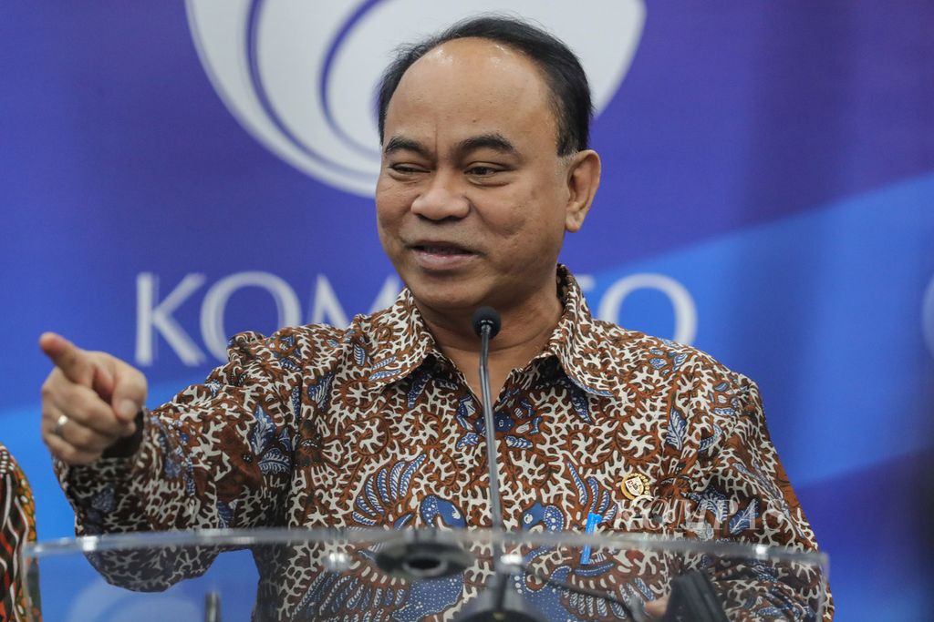 Menteri Komunikasi dan Informatika Budi Arie Setiadi memberikan keterangan pers mengenai judi daring di gedung Kemenkominfo, Jakarta, Juni 2023. 