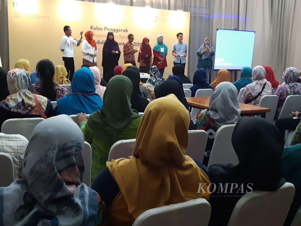Guru-guru dari berbagai daerah mengikuti Temu Pendidik Nusantara 2018 yang digelar Kampus Guru Cikal di Jakarta pada Oktober lalu. Indonesia menghadapi tantangan menyediakan guru berkualitas dan jumlah guru yang kurang.