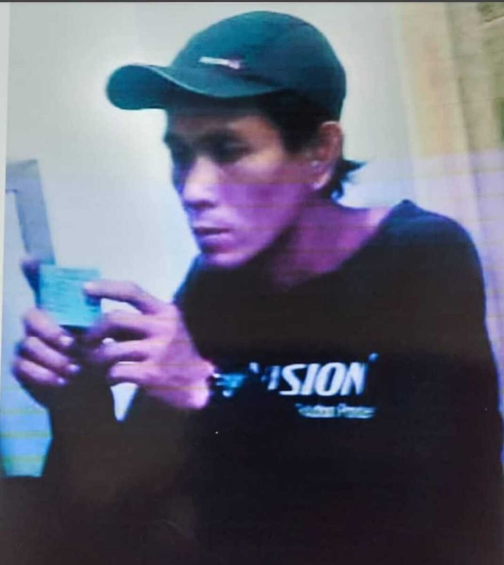 Tangkapan layar kamera CCTV yang merekam Iwan Sumarno (42), terduga pelaku penculikan anak perempuan bernama Malika Anastasya (6) di daerah Gunung Sahari, Jakarta Pusat, Rabu (7/12/2022).