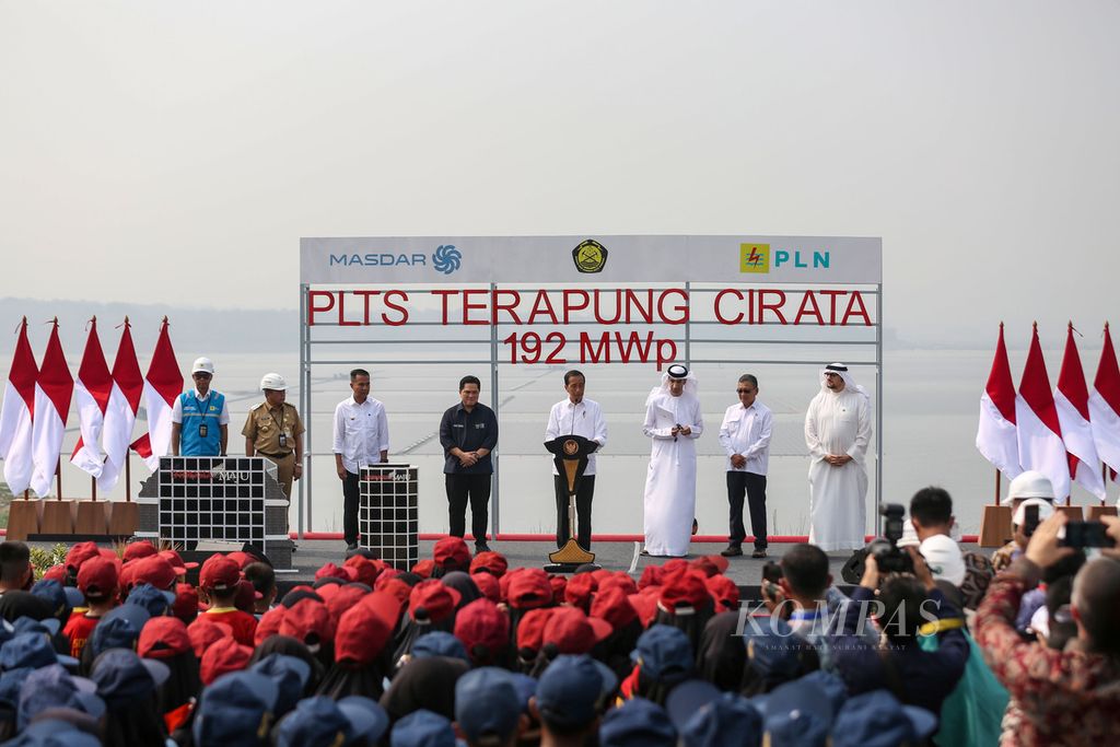 Presiden Joko Widodo memberikan sambutan saat peresmian Pembangkit Listrik Tenaga Surya (PLTS) Terapung Cirata, Kabupaten Purwakarta, Provinsi Jawa Barat, Kamis (9/11/2023). 