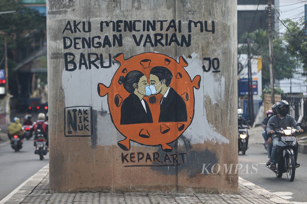 Mural sebagai respons terhadap pandemi Covid-19 menghiasi tiang jalan layang di Jalan Ciledug Raya, Jakarta Selatan, Kamis (1/7/2021). Masuknya varian baru Covid-19 (delta) di Indonesia membuat angka penularan Covid-19 melonjak. 