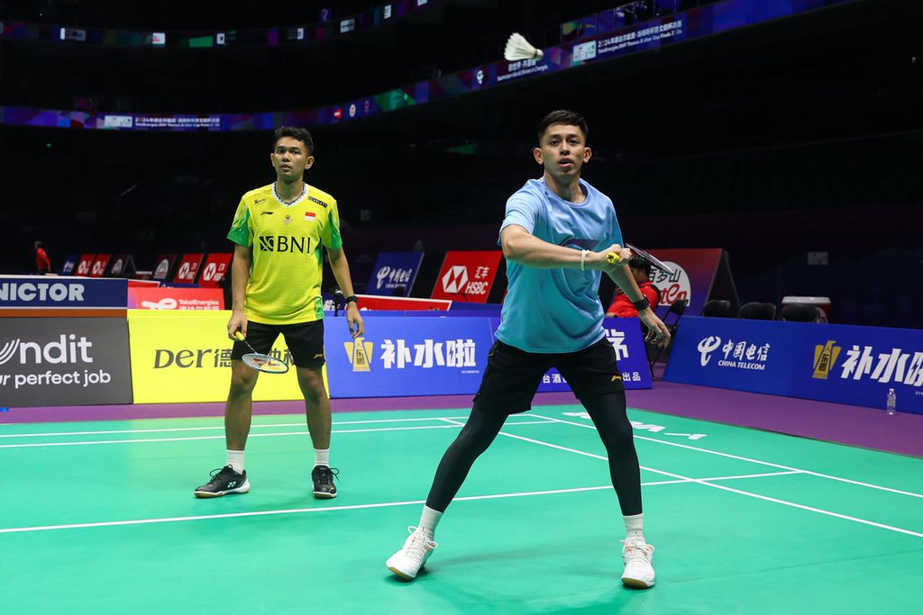 The men's doubles pair Fajar Alfian/Muhammad Rian Ardianto trained in Chengdu, China, on Friday (26/4/2024), ahead of their first match in the Thomas Cup against England on Saturday (27/4).