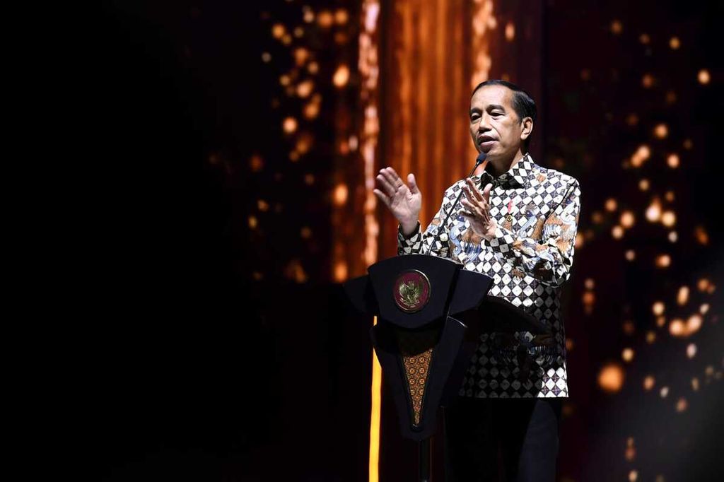 Presiden Joko Widodo dalam sambutannya saat menghadiri Perayaan 50 Tahun Himpunan Pengusaha Muda Indonesia (Hipmi) Tahun 2022 yang digelar di Plenary Hall, Jakarta Convention Centre, Jakarta, pada Jumat, 10 Juni 2022.