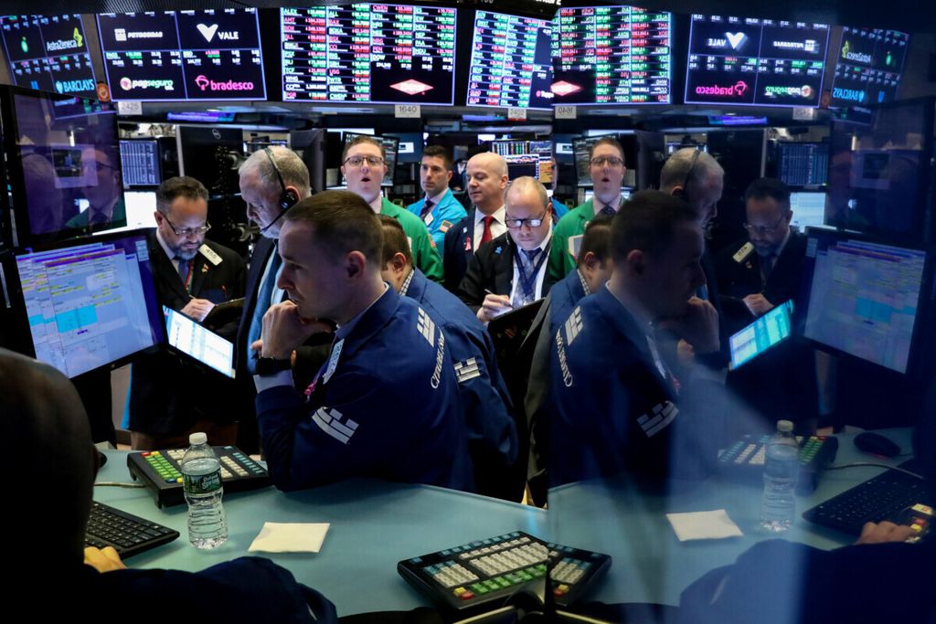 Suasana bursa saham New York (NYSE) Amerika Serikat pada  4 April 2019. Dalam perdagangan 21 Januari 2022, sejumlah saham perusahaan teknologi dan olah raga di NYSE anjlok hingga lebih dari 20 persen. Penurunan itu dipicu pemulihan ekonomi dan pengurangan pembatasan gerak. 