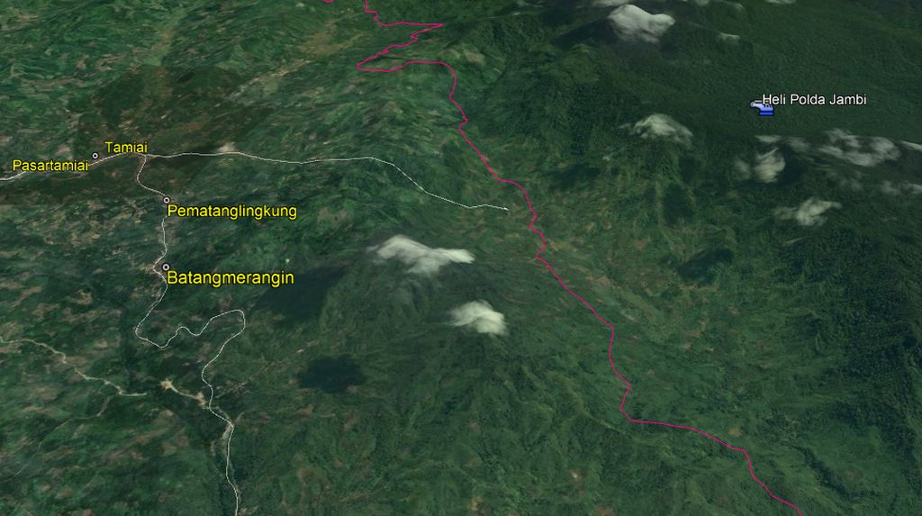 Tampilan layar olahan Google Earth posisi jatuhnya helikopter yang ditumpangi rombongan Kapolda Jambi di wilayah Kabupaten Kerinci, Jambi, Minggu (19/2/2023).