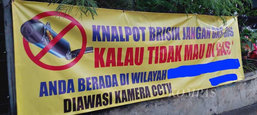 Spanduk peringatan bernada ancaman di salah satu kawasan di Jakarta, Jumat (16/2/2024). Spanduk ini muncul setelah hari pemungutan suara, 14 Februari 2024.
