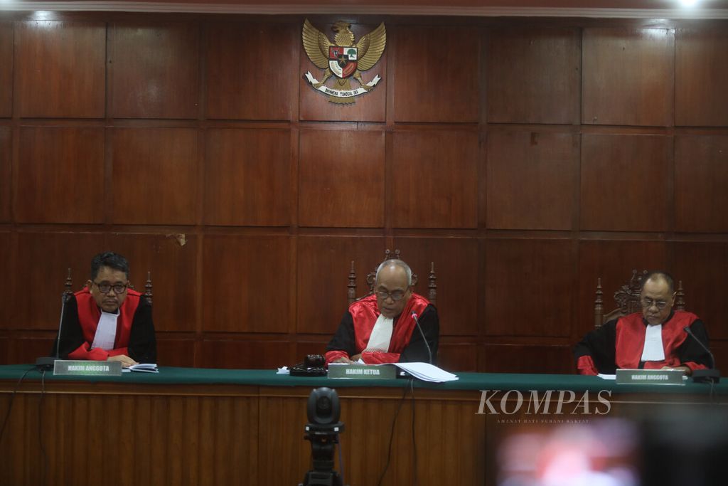 Sidang pembacaan putusan banding perkara perdata Partai Rakyat Adil Makmur (Prima) terhadap Komisi Pemilihan Umum terkait dengan tahapan Pemilihan Umum 2024 di Pengadilan Tinggi DKI Jakarta, Selasa (11/4/2023). 