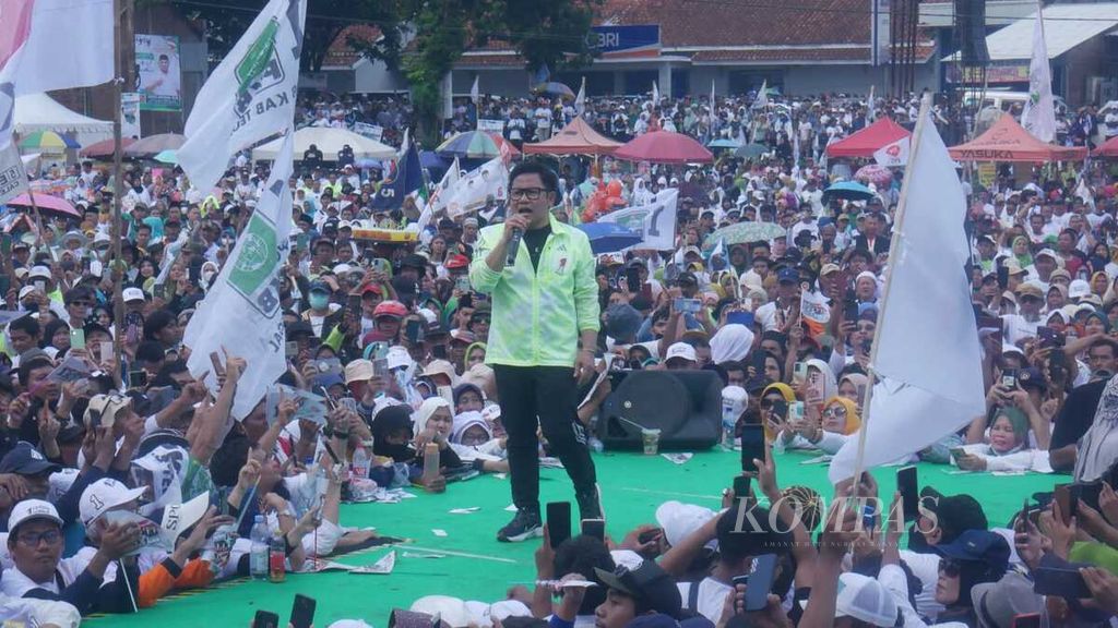 Calon wakil presiden nomor urut 1, Muhaimin Iskandar, berkampanye di Lapangan Pendawa, Lebaksiu, Tegal, Jawa Tengah, Selasa (30/1/2024).