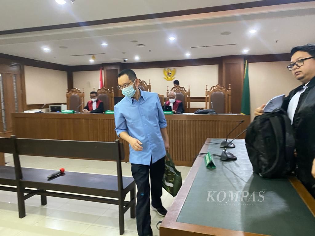 Andhi Pramono, bekas Kepala Kantor Pengawasan dan Pelayanan Bea dan Cukai Tipe Madya Pabean B Makassar, menjalani sidang pembacaan putusan sela di Pengadilan Tindak Pidana Korupsi Jakarta, Rabu (13/12/2023). Majelis Hakim menolak eksepsi terdakwa.