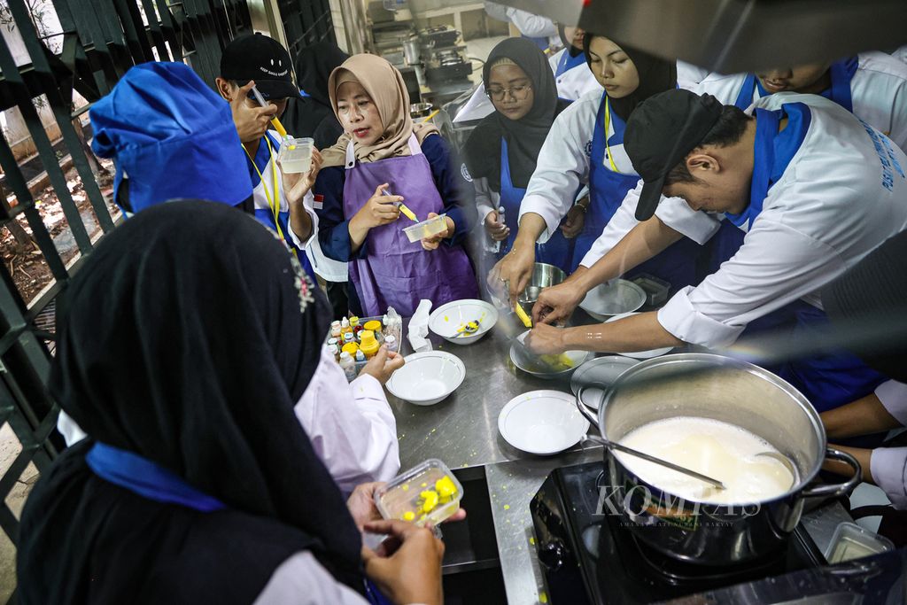 Participants took part in job training majoring in culinary arts at the North Jakarta Regional Job Training Center, Monday (26/2/2024).