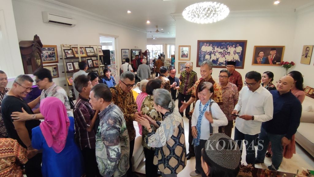 Suasana silaturahmi atau halalbihalal kelompok Patriot Indonesia di kediaman Sidarto Danusubroto, Senin (15/4/2024). 