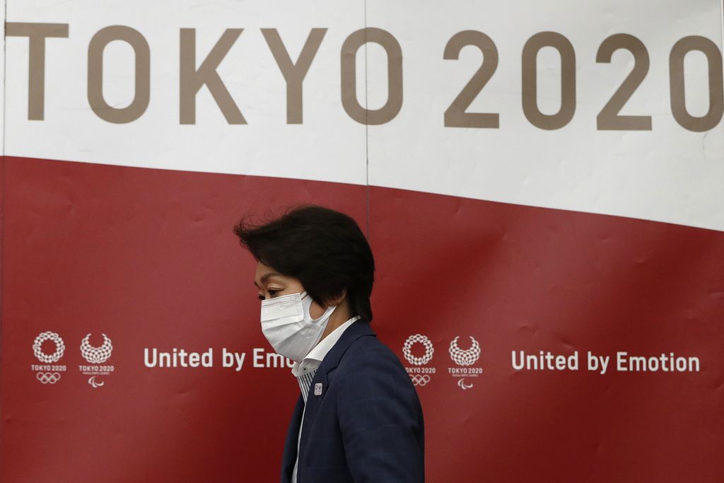 Presiden Komite Penyelenggara Olimpiade Tokyo 2020 Seiko Hashimoto tiba pada konferensi pers menjelang Olimpiade di Tokyo, Jepang, Rabu (23/6/2021). Olimpiade 2020 ditunda setahun karena pandemi Covid-19. 
