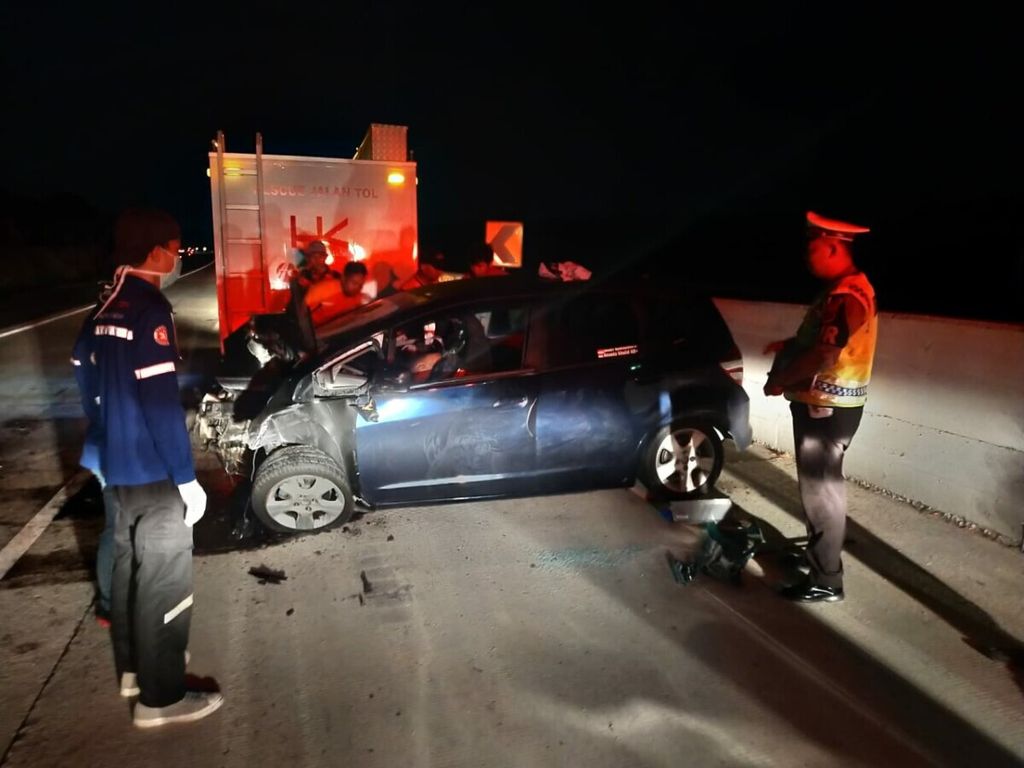 Kondisi mobil Honda Jazz yang mengalami kecelakaan di Jalan Tol Bakauheni-Terbanggi Besar, Senin (14/10/2019) dini hari. Akibatnya, dua orang meninggal dalam  kecelakaan tersebut.