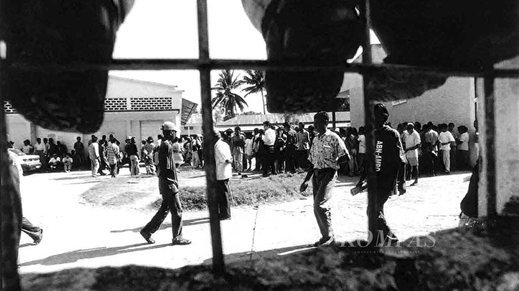 Jajak pendapat pemungutan suara di Dili, Timor Timur, 30 Agustus 1999.