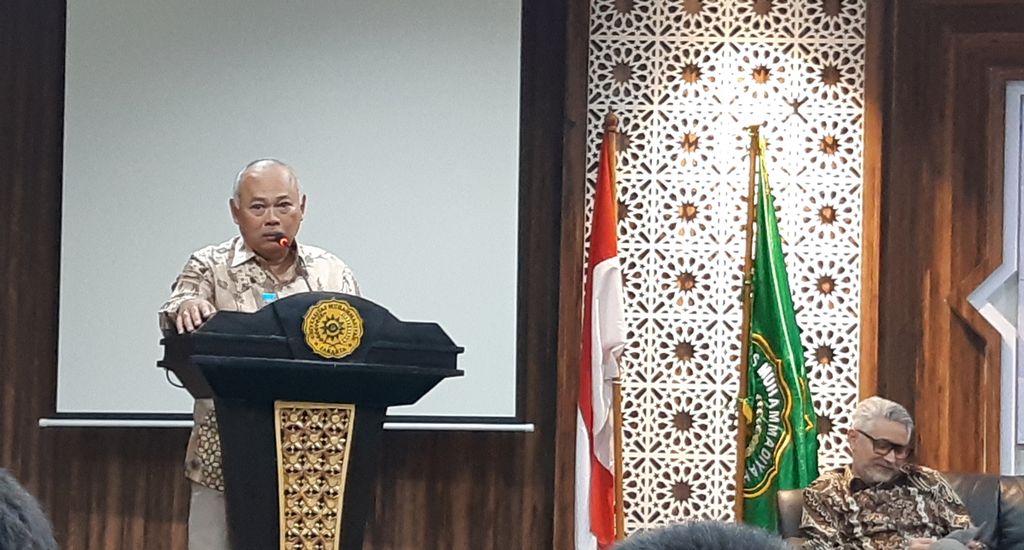 Duta Besar Indonesia untuk Iran periode 2012-2018 Dian Wirengjurit mendiskusikan buku karyanya yang berjudul "Politik Nuklir: Antara Kemanusiaan dan Kekuatan Militer" di Universitas Muhammadiyah Jakarta, Kamis (20/10/2022).