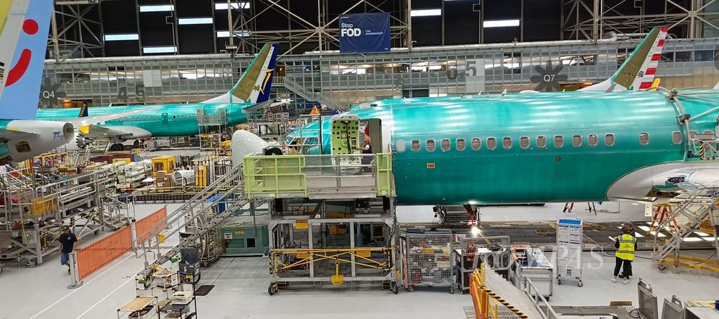 Proses pembuatan Boeing 737 di Pabrik Renton, Seattle, Amerika Serikat, Selasa (25/6/2024). Pabrik ini memiliki luas 243.840 meter persegi dan menjadi salah satu fasilitas produksi pesawat terpenting di dunia.