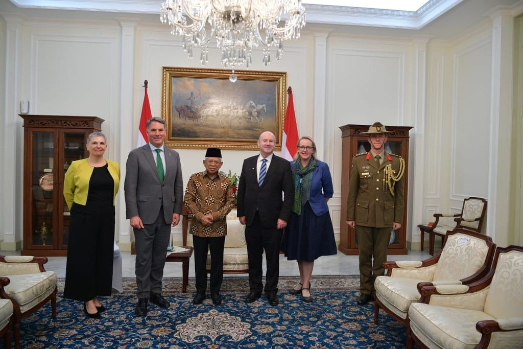 Wakil Presiden Ma’ruf Amin ketika menerima kunjungan kehormatan Deputi Perdana Menteri (PM) Australia Richard Marles di Istana Wapres, Jalan Merdeka Selatan Nomor 6, Jakarta Pusat, Senin (5/6/2023).