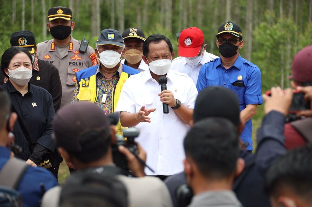 Menteri Dalam Negeri Tito Karnavian melakukan kunjungan kerja ke daerah Ibu Kota Negara Nusantara, Penajam Paser Utara, Kalimantan Timur, Rabu (16/2/2022).