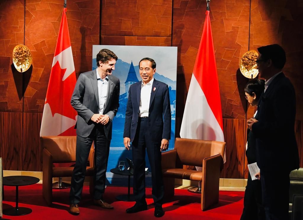Di sela-sela KTT G7 di Elmau, Jerman, Senin (27/6/2022), Presiden Joko Widodo melakukan pertemuan bilateral dengan Perdana Menteri Kanada Justin Trudeau. Salah satu yang dibahas adalah tujuh puluh tahun hubungan diplomatik kedua negara.