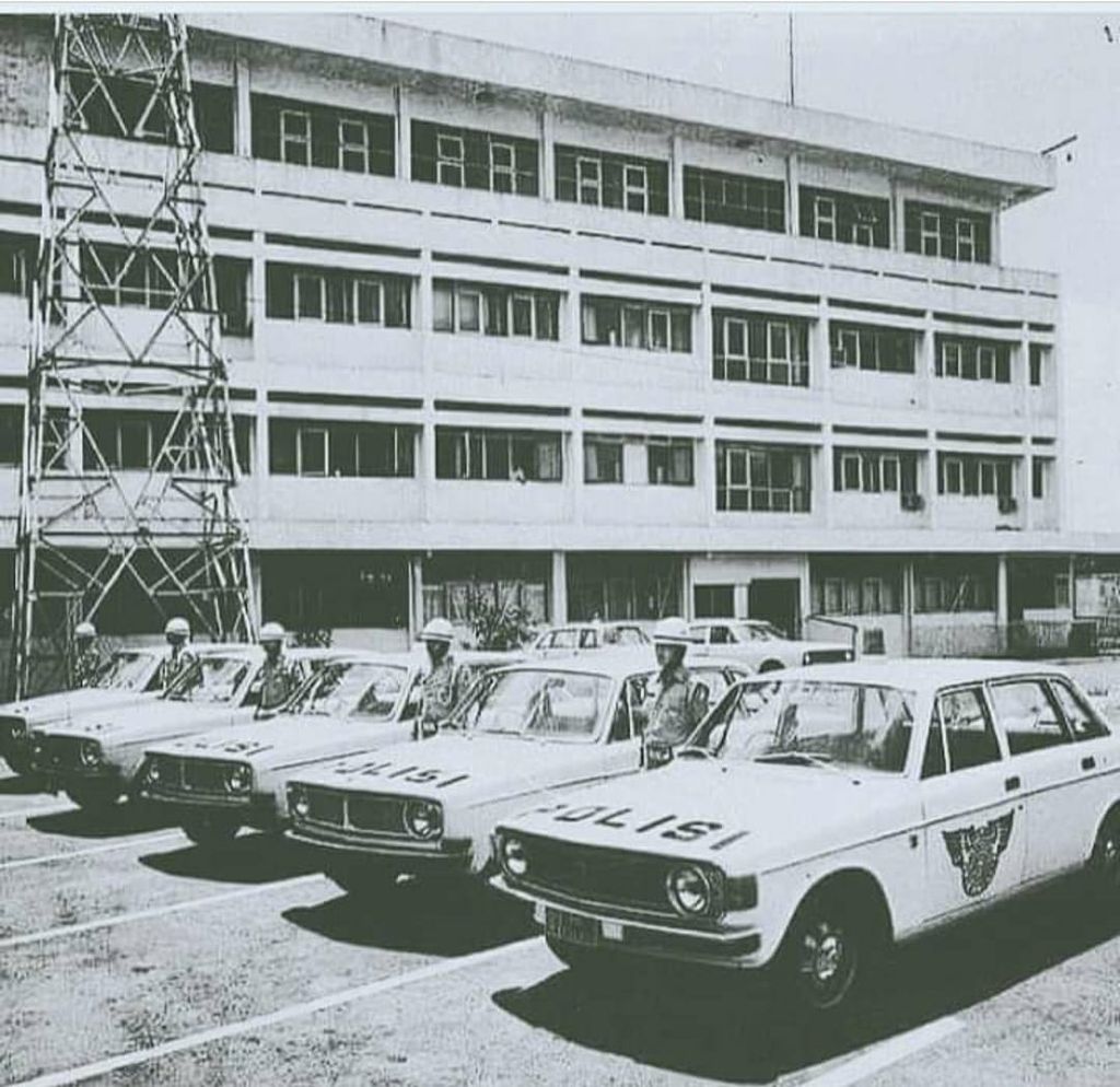 Armada Volvo 144s yang dibeli hasil dari perolehan BPKB tahun 1969 sejumlah 250 unit (bertahap) sebagai cikal bakal patroli jalan raya, selanjutnya didistribusikan ke setiap polda. Patroli dari tahun 1969 sampai 1972. Tahun 1968 akhir, mobil-mobil ini datang dengan kapal roro langsung dari pabrik. Dibuat khusus sebagai Patrol Car, bukan mobil sembarangan, dengan mesin terbaru, 2 karburator yang harganya saat itu sekelas Mercedes 220. 