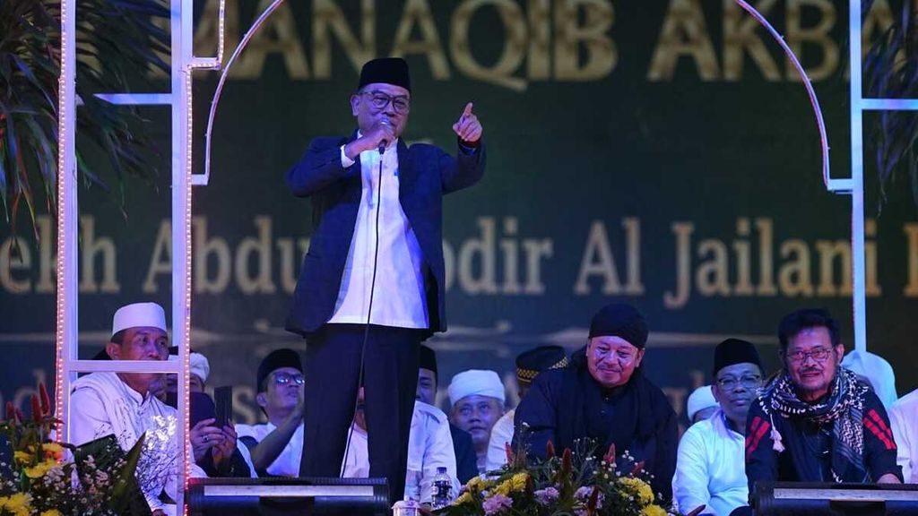 Kepala Staf Kepresidenan Dr. Moeldolo menghadiri Dzikir Manaqib Akbar dan Haul Syekh Abdul Qodir Al Jailani RA di Pondok Pesantren Al Baghdadi, Karawang Jawa Barat, Minggu (7/8/2022). 
