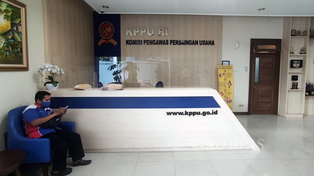Lobi Kantor Komisi Pengawas Persaingan Usaha (KPPU) di Jakarta, Selasa (29/3/2022). 