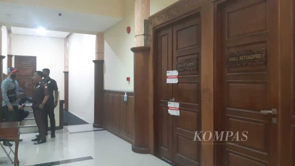 Ruang Wakil Ketua DPRD Jawa Timur yang disegel oleh Komisi Pemberantasan Korupsi, seperti terlihat pada Kamis (15/12/2022).