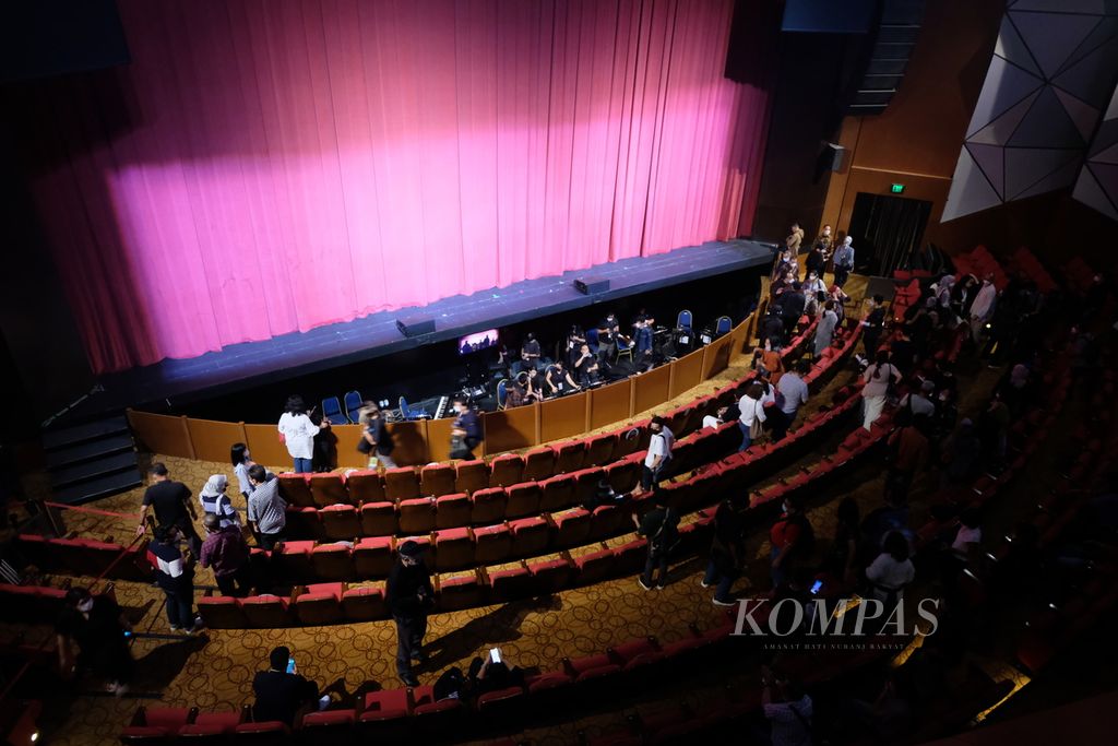 Suasana di teater Ciputra Artpreneur, Jakarta, Jumat (18/3/2022) malam. Teater ini digunakan untuk menggelar pertunjukan musikal bertajuk "Hai Pemuda: The Musical" pada Sabtu (19/3/2022). 