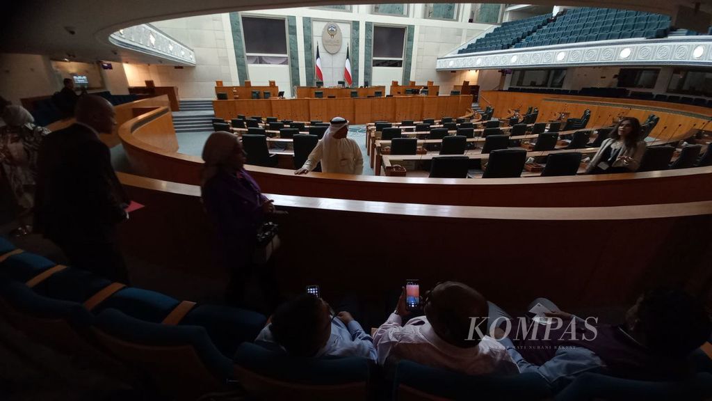 Suasana ruang sidang Majelis Nasional Kuwait di Kuwait City, Kuwait, Senin (5/6/2023). Kuwait akan menggelar pemilu untuk memilih 50 anggota Majelis Nasional pada Selasa (6/6/2023). 