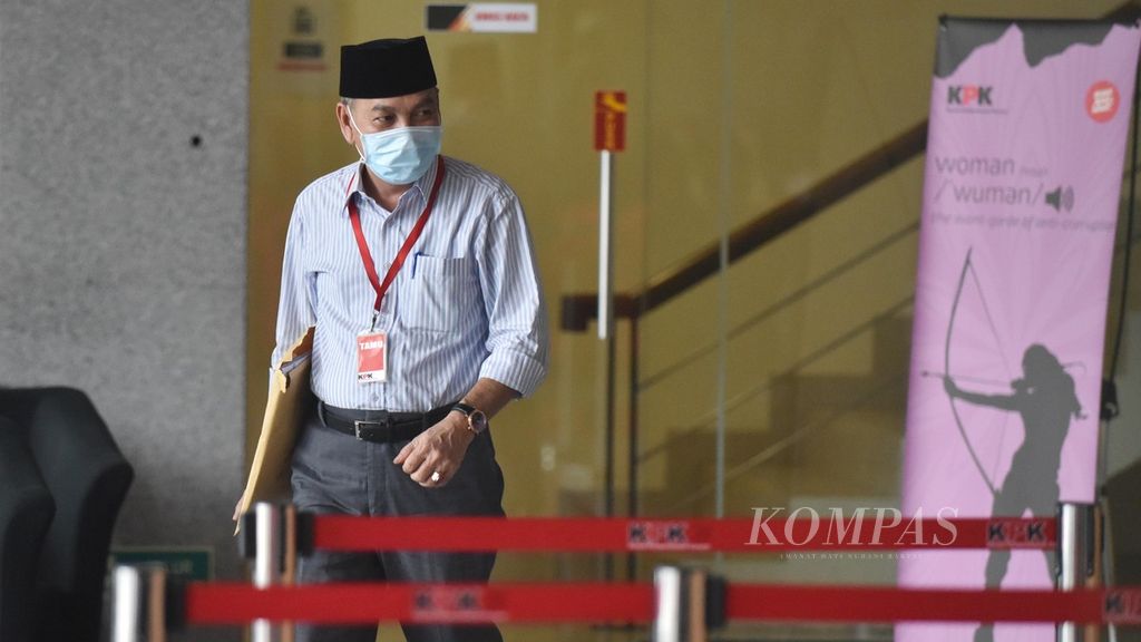 Kepala Dinas Perkebunan Provinsi Riau Zulfadli memenuhi panggilan Komisi Pemberantasan Korupsi (KPK) untuk menjalani pemeriksaan di Gedung KPK, Kuningan, Jakarta, Rabu (29/7/2020). 