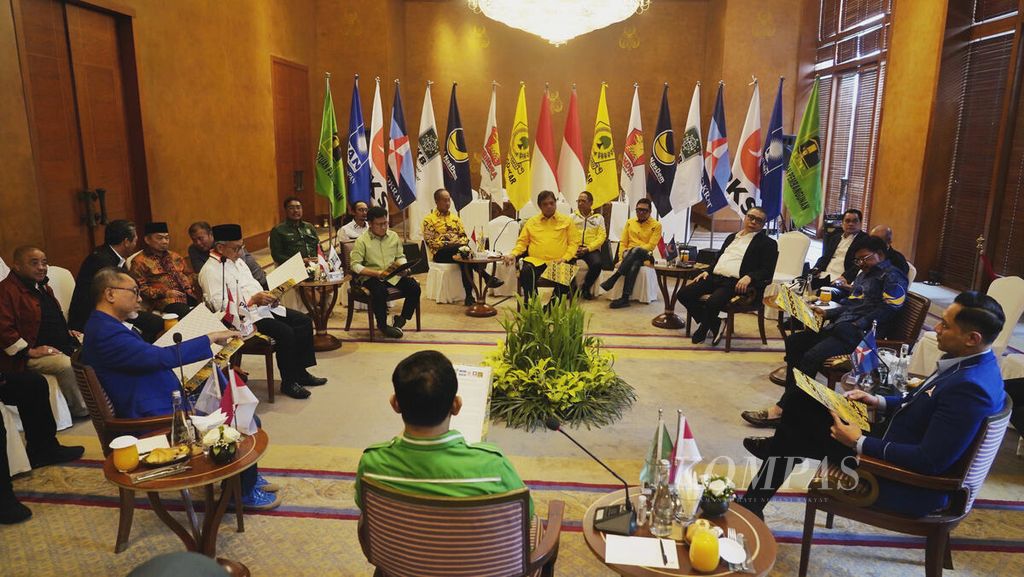 Suasana pertemuan elite dari tujuh partai politik yang memiliki kursi di MPR/DPR, di Hotel Dharmawangsa, Jakarta Selatan, Minggu (8/1/2023). 