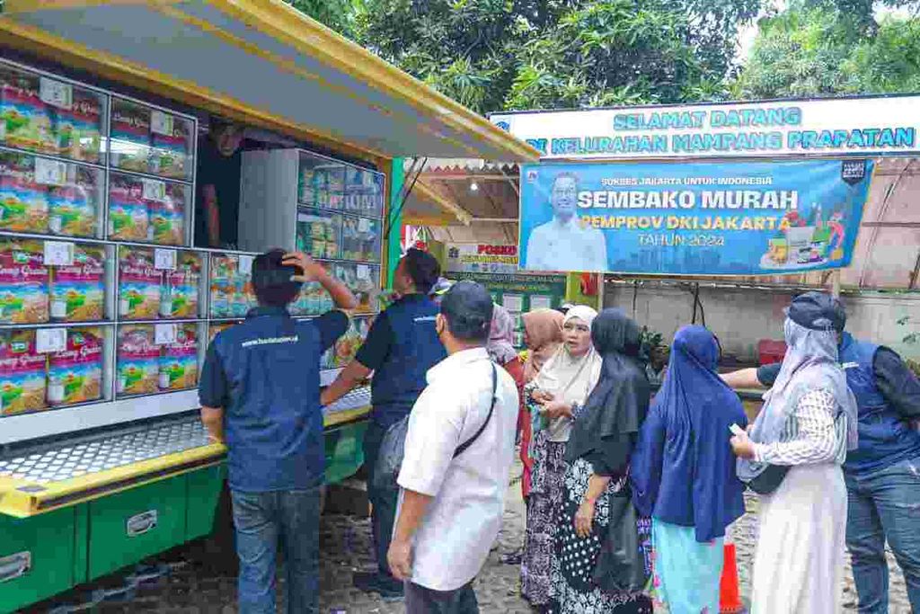 Pasar bahan pokok murah di Kelurahan Mampang, Jakarta Selatan, Rabu (24/1/2024).