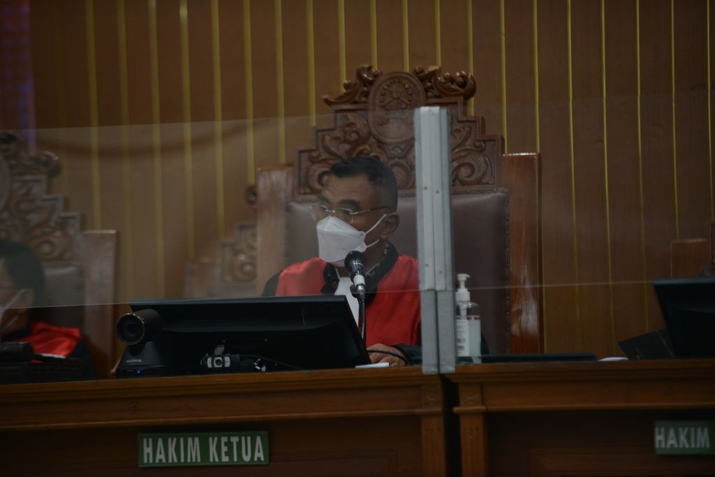 Hakim Ketua Wahyu Iman Santosa menanggapi permintaan tim jaksa penuntut umum di Pengadilan Negeri Jakarta Selatan, Kamis (20/10/2022).  