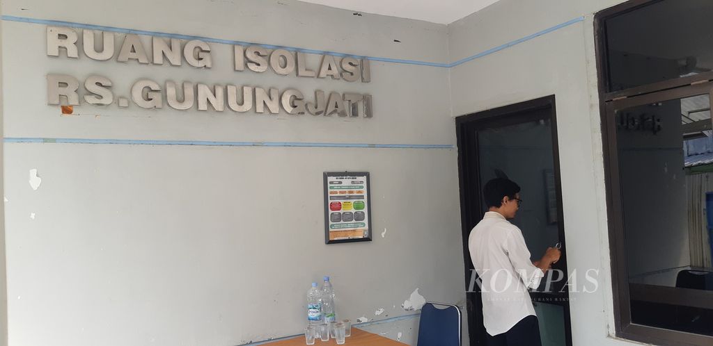 Suasana bagian depan Ruang Isolasi Rumah Sakit Daerah Gunung Jati di Kota Cirebon, Jawa Barat, Kamis (9/11/2023). Seorang warga Cirebon menjalani isolasi di rumah sakit itu setelah terkonfirmasi positif cacar monyet.