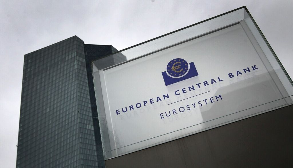 Foto yang diambil per 12 Maret 2020 ini menunjukkan kantor pusat bank sentral Eropa atau European Central Bank (ECB) di Frankfurt, Jerman. (Photo by Daniel ROLAND / AFP)