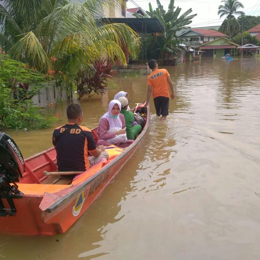 Ribuan rumah di Kabupaten Kapuas Hulu, Kalimantan Barat, Sabtu (6/8/2022), terendam banjir.
