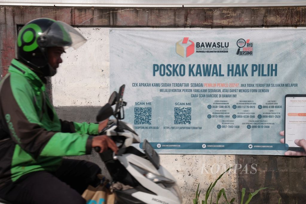 Sosialisasi hak pilih dalam Pemilu 2024 dilakukan Bawaslu hingga ke tingkat kelurahan seperti terlihat di kawasan Bojongsari, Depok, Jawa Barat, Kamis (13/4/2023). 