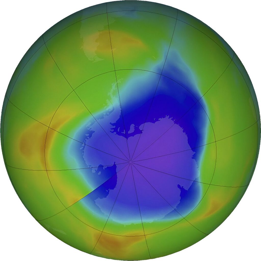 Dalam gambar warna NASA ini, warna biru dan ungu menunjukkan lubang di lapisan ozon pelindung bumi di Antartika pada 30 Oktober 2023. Lubang ozon tahun ini berukuran sama seperti rata-rata selama 20 tahun terakhir. 