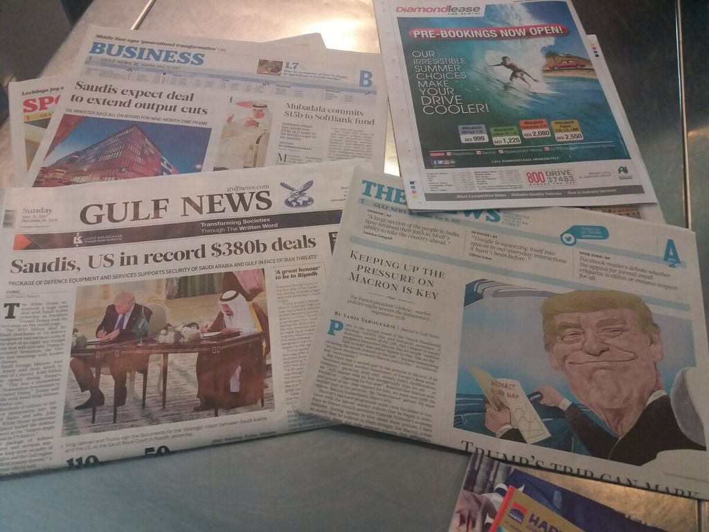 Sejumlah media cetak di Timur Tengah, Minggu (21/5/2017), yang membahas kedatangan Presiden Amerika Serikat Donald Trump.
