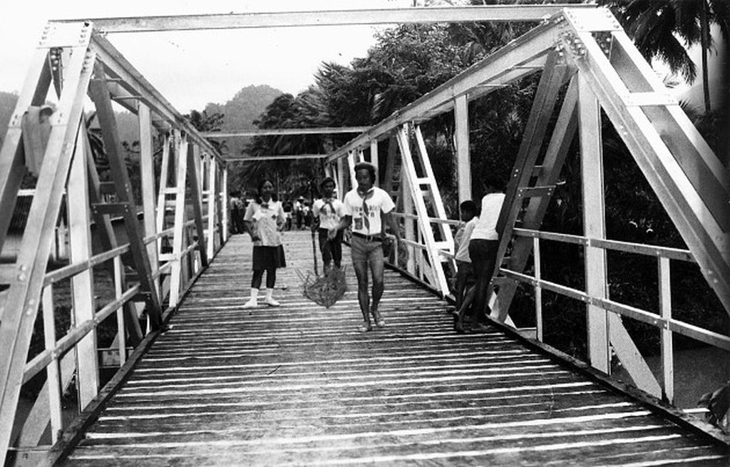 Jembatan besi sepanjang 36 meter dan lebar 3 meter di Desa Lebakharjo, Kabupaten Malang, Jawa Timur, hasil karya pramuka peserta Perkemahan Wirakarya Asia-Pasifik I (18 Juni-28 Juli 1978). Jembatan diresmikan Wapres Adam Malik, Sabtu (29/7.