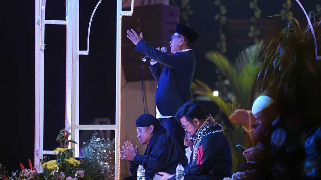 Kepala Staf Kepresidenan Dr. Moeldolo menghadiri Dzikir Manaqib Akbar dan Haul Syekh Abdul Qodir Al Jailani RA di Pondok Pesantren Al Baghdadi, Karawang Jawa Barat, Minggu (7/8/2022). 