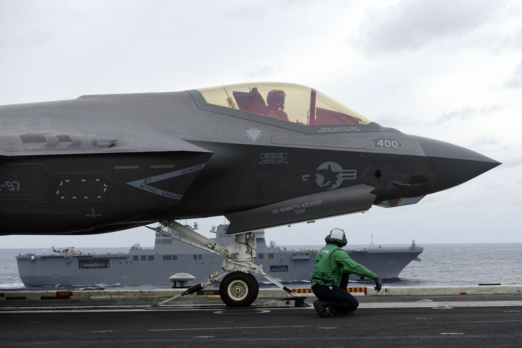 An American F-35 fighter jet is preparing to take off from the USS Carl Vinson aircraft carrier during a joint training exercise between Japan and the US in November 2023.