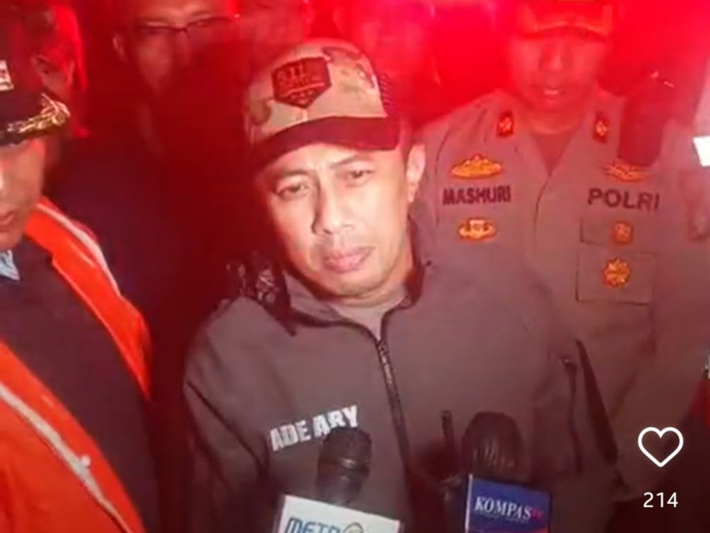 Kepala Kepolisian Resor Jakarta Selatan Komisaris Besar Ade Ary di lokasi kebakaran di RT 005 Kelurahan Bangka, Mampang Prapatan, Jakarta Selatan, Selasa (27/12/2022) dini hari.