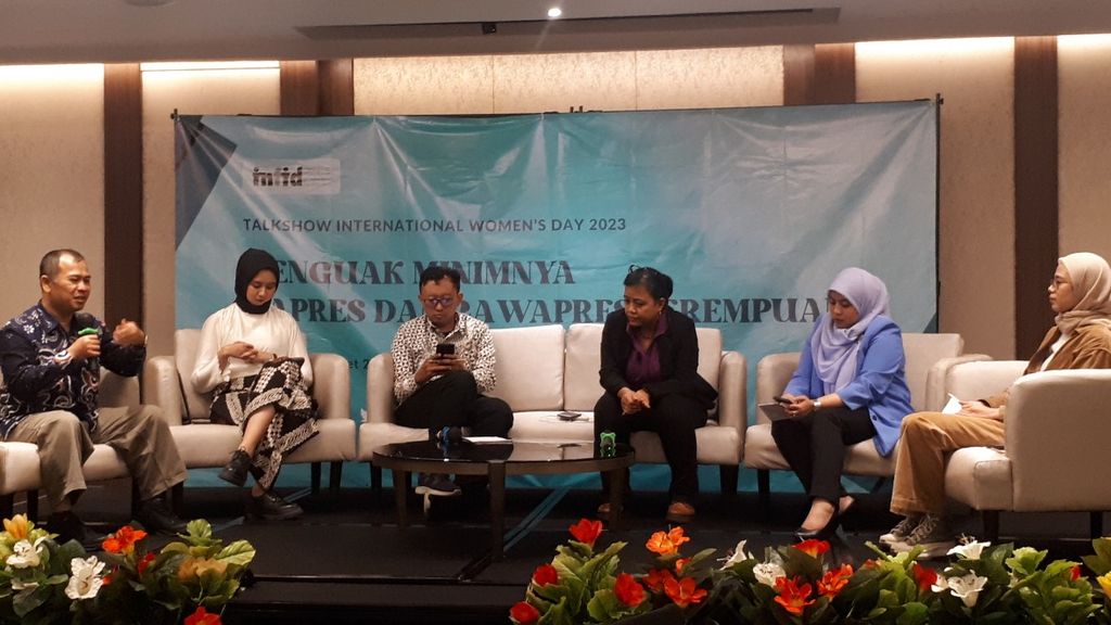 Tampak para pembicara dalam diskusi "Menguak Minimnya Capres dan Cawapres Perempuan", Kamis (30/3/2023), di Jakarta. 