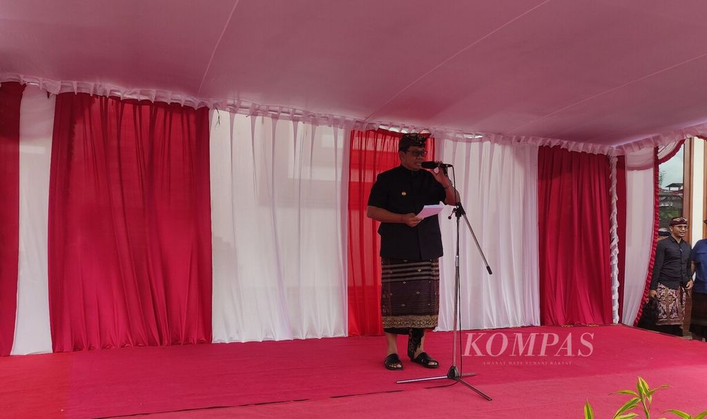 Penjabat Gubernur Bali Sang Made Mahendra Jaya memberikan sambutan dalam acara serah terima pinjam pakai Graha Pemilu Gedung Alaya Giri Nata dari Pemkab Badung ke KPU Kabupaten Badung dan Bawaslu Kabupaten Badung, Kamis (11/1/2024).
