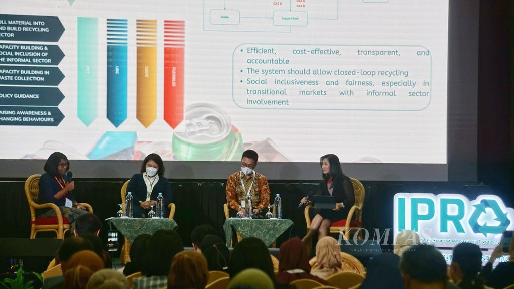 Talkshow kegiatan The 5th Indonesia Circular Economy Forum (ICEF) 2022 di Jakarta, Kamis (6/10/2022).