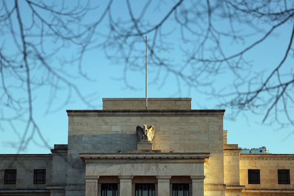 Foto yang diambil pada 21 Maret 2023 memperlihatkan Kantor Bank Sentral Amerika Serikat yang dikenal sebagai Federal Reserve (The Fed) di Washington DC.