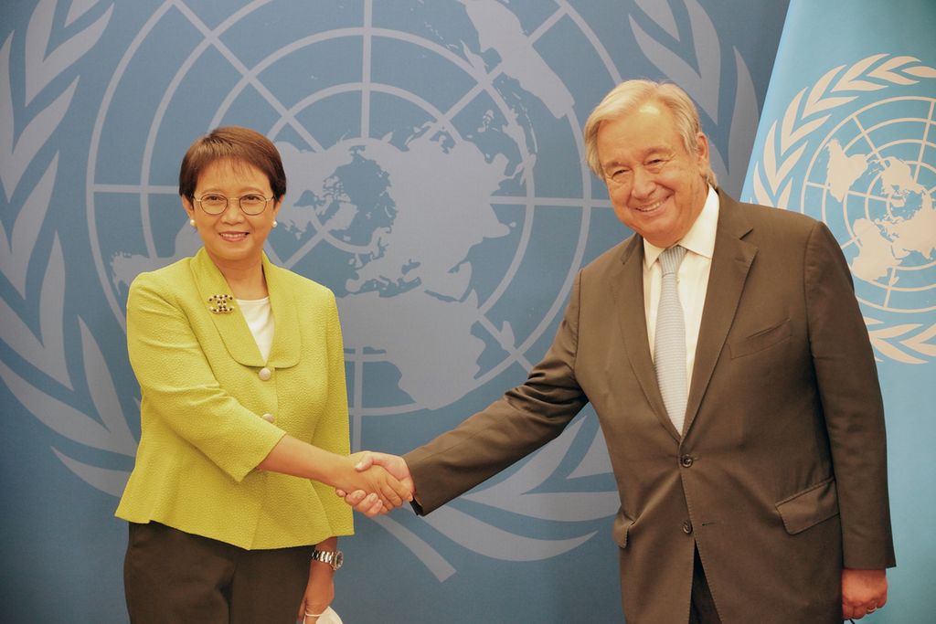  Foreign Minister Retno Marsudi (left) met UN Secretary General Antonio Guterres at UN headquarters in New York, United States, Sunday (18/9/2022). They discussed the G20 and the issue of Myanmar.